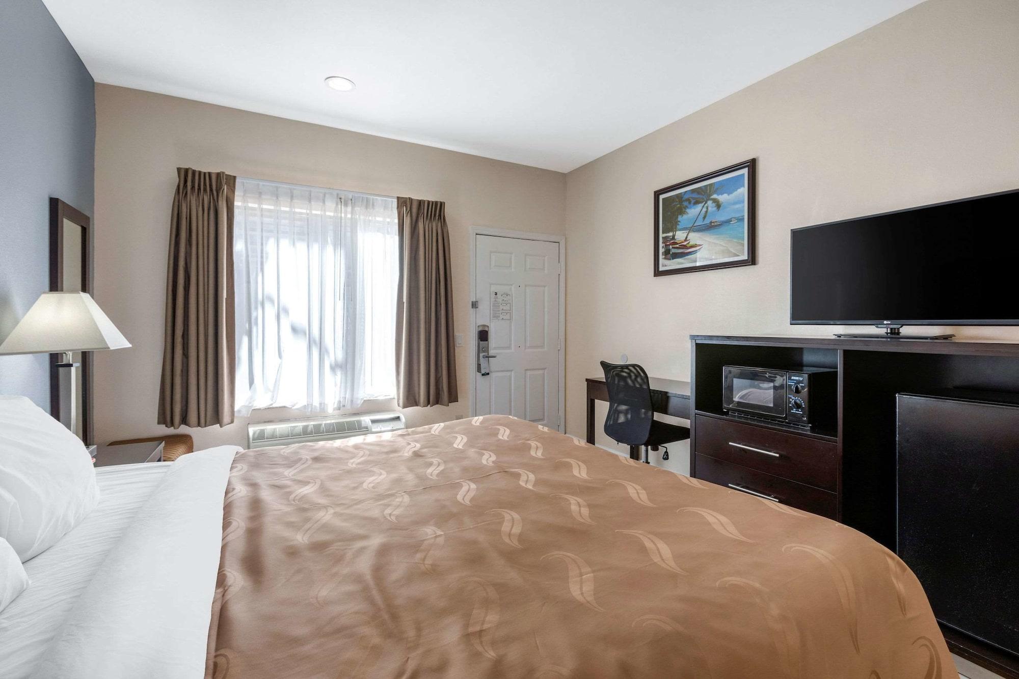 Quality Inn & Suites Huntington Beach Exterior photo