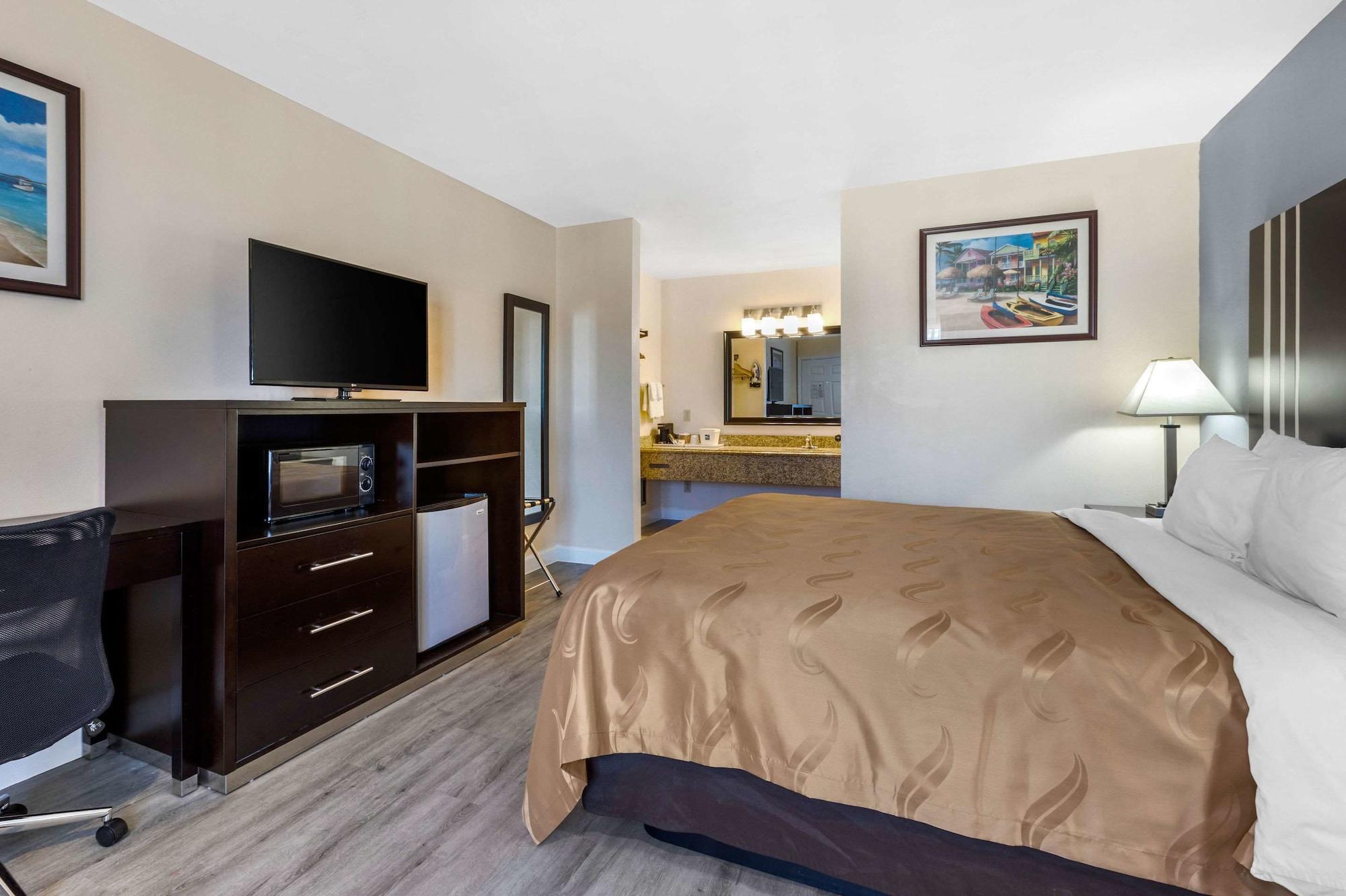 Quality Inn & Suites Huntington Beach Exterior photo