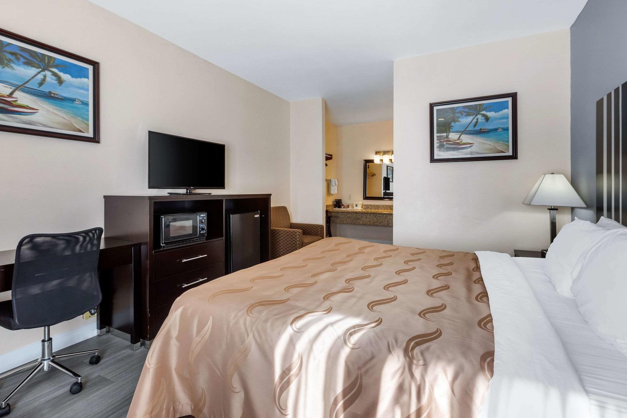 Quality Inn & Suites Huntington Beach Exterior photo